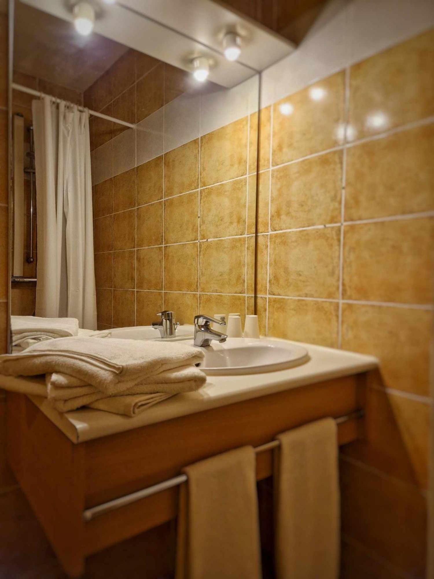 Hericlea Hotel Sport Millau Exterior foto