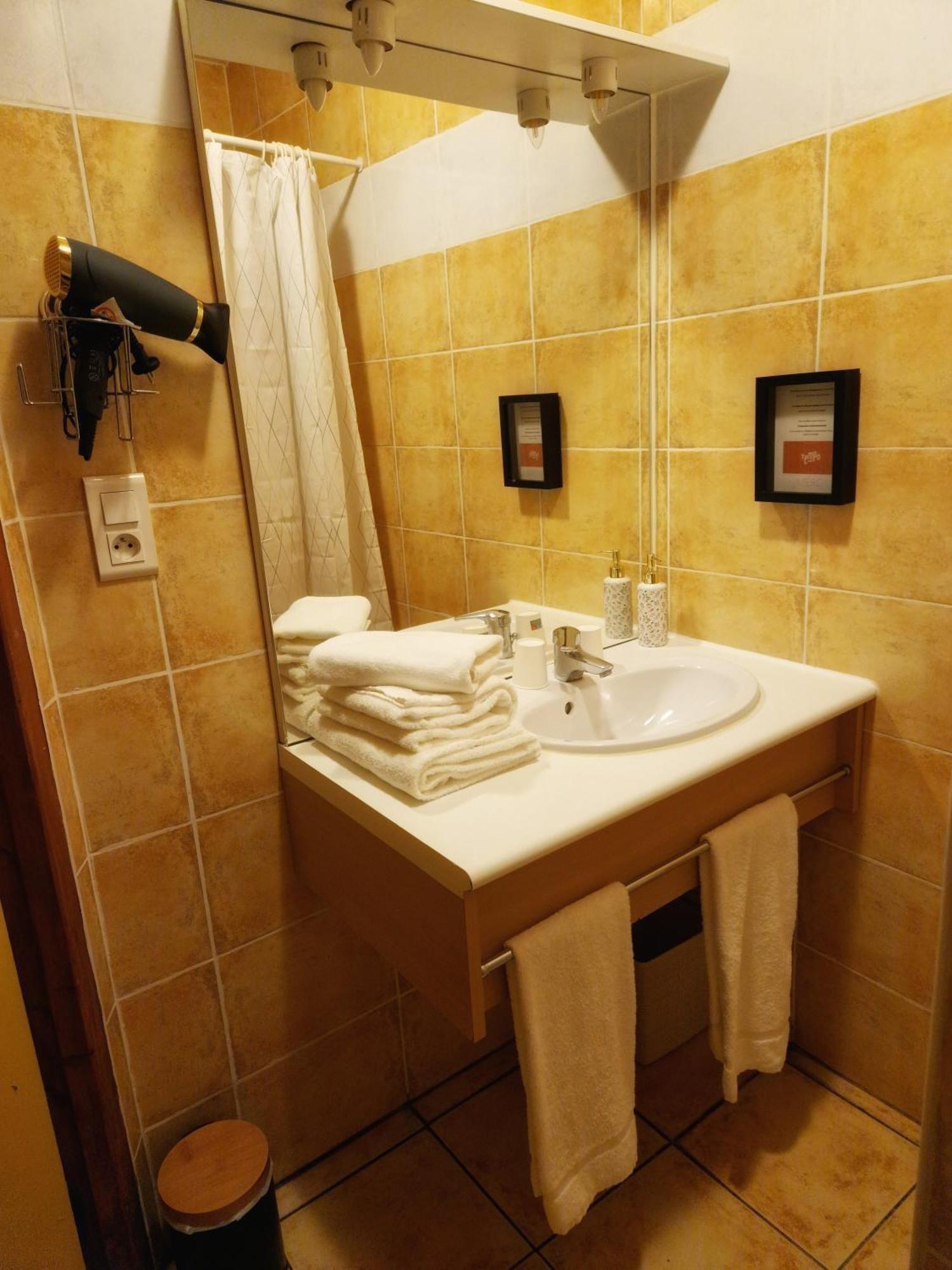 Hericlea Hotel Sport Millau Exterior foto